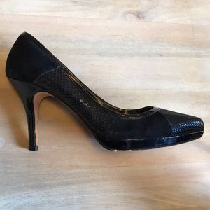 White House Black Market size 7 pumps
